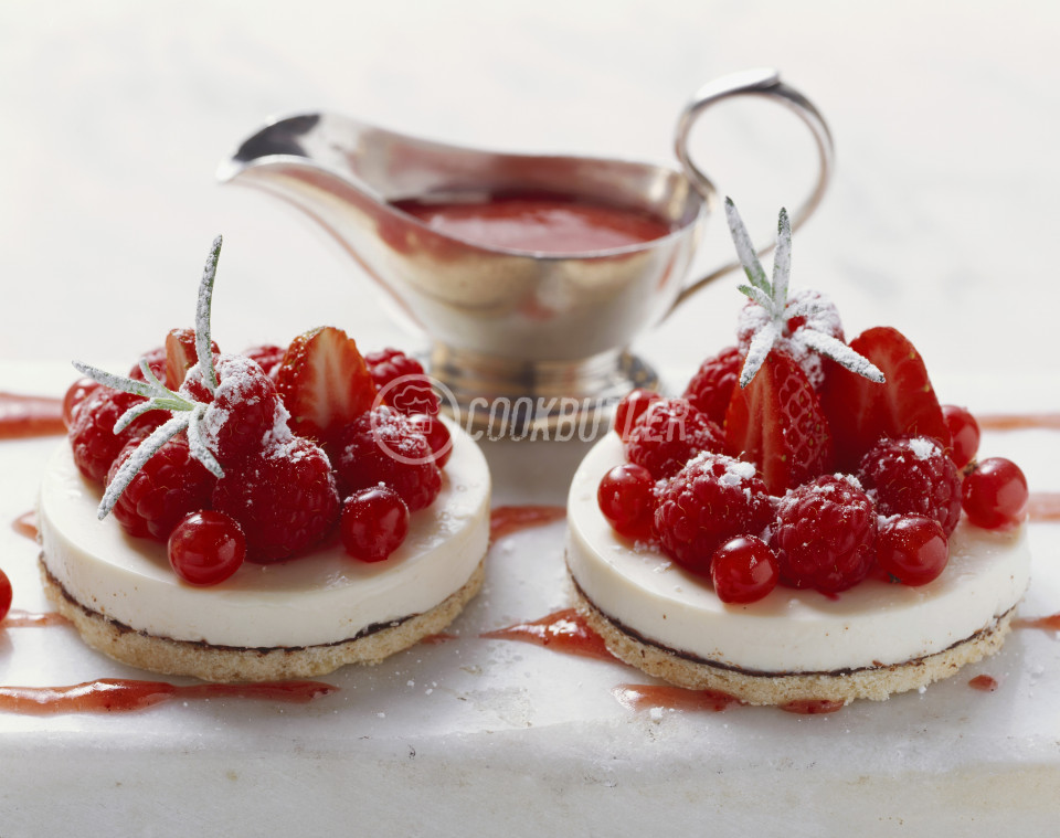 Törtchen mit Panna cotta und Beeren | preview