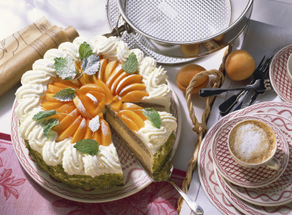 Buchweizen-Joghurt-Torte mit Aprikosen
