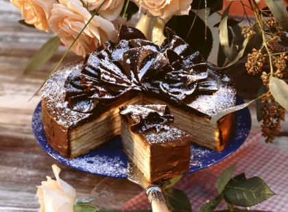 Baumkuchen mit Schokoladenverzierung