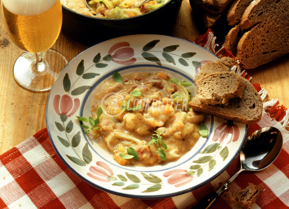 Erbsensuppe mit gewürfeltem Speck | preview