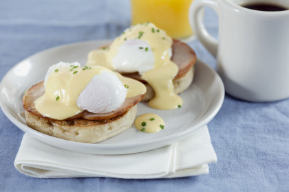 Eggs Benedict mit Muffins