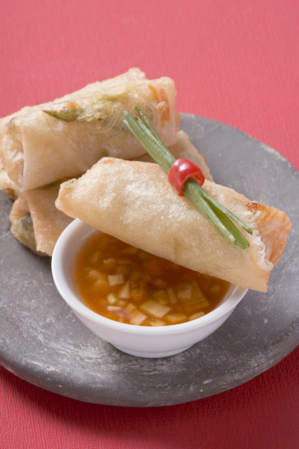 Fresh vegetable spring rolls and sweet chilli sauce