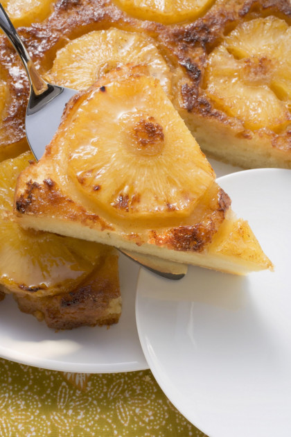 Glazed pineapple upside-down cake