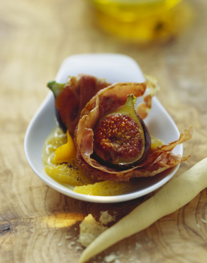 Roasted figs in ham jacket on orange fillets