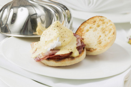 Poached Eggs with Hollandaise and Bacon