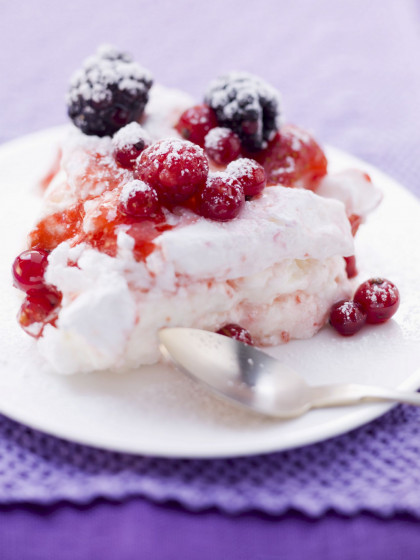 Meringue with Mixed Fruit and Cream