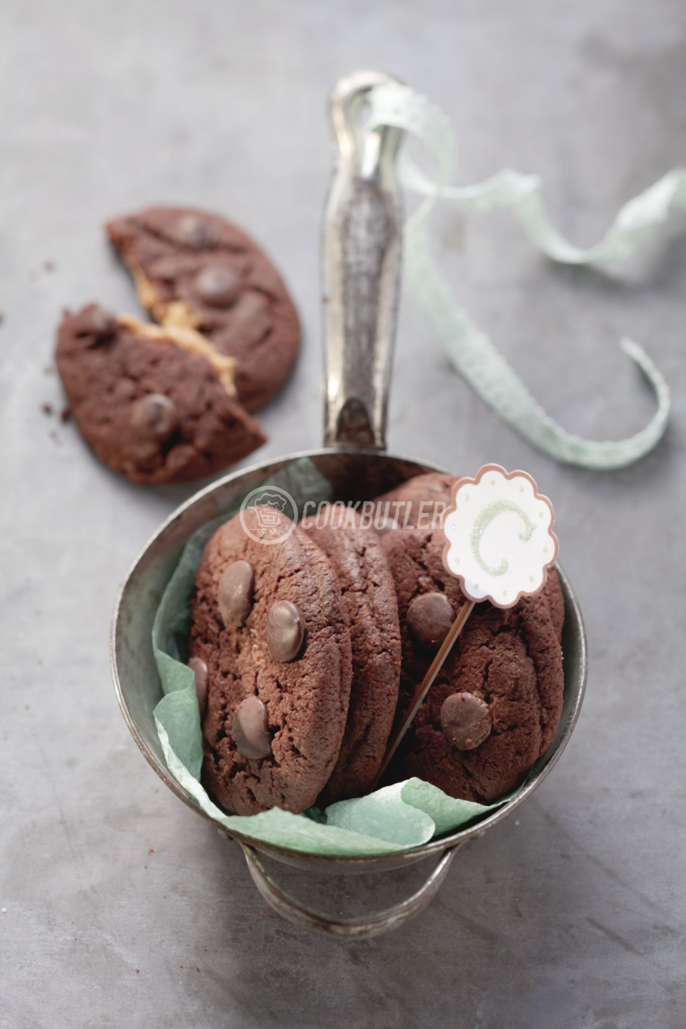 Chocolate Cookies with Peanut Butter Stuffing | preview