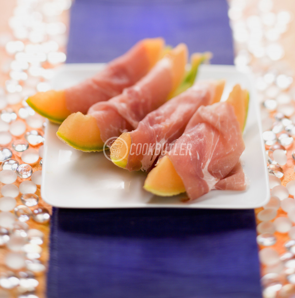 Ham-wrapped melon wedges | preview