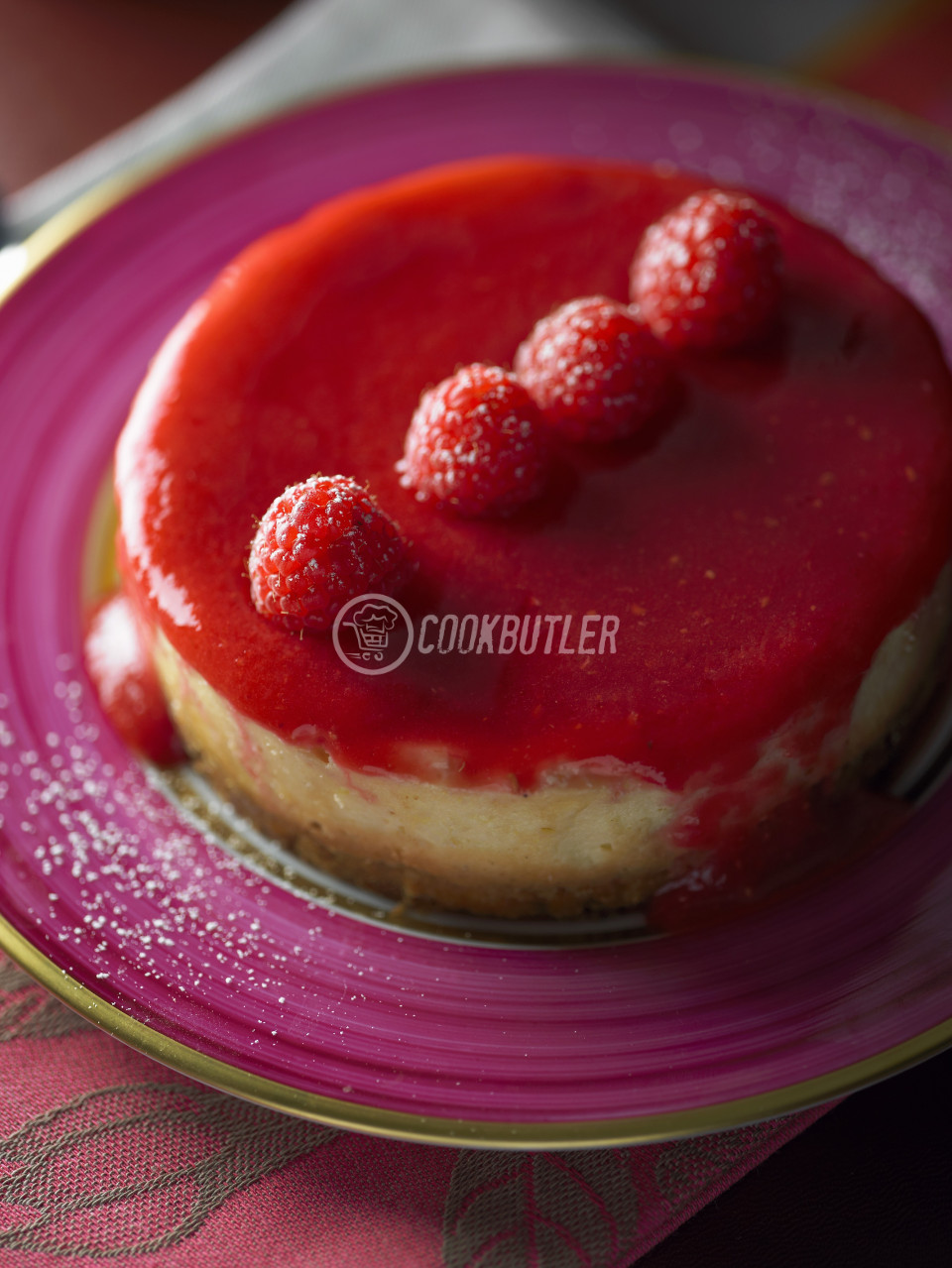 White chocolate cheesecake with raspberries | preview