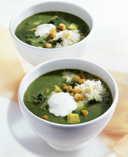 Kale and spinach soup with croutons, crème fraîche and cheese