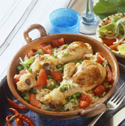 Pan-cooked chicken with rice and vegetables