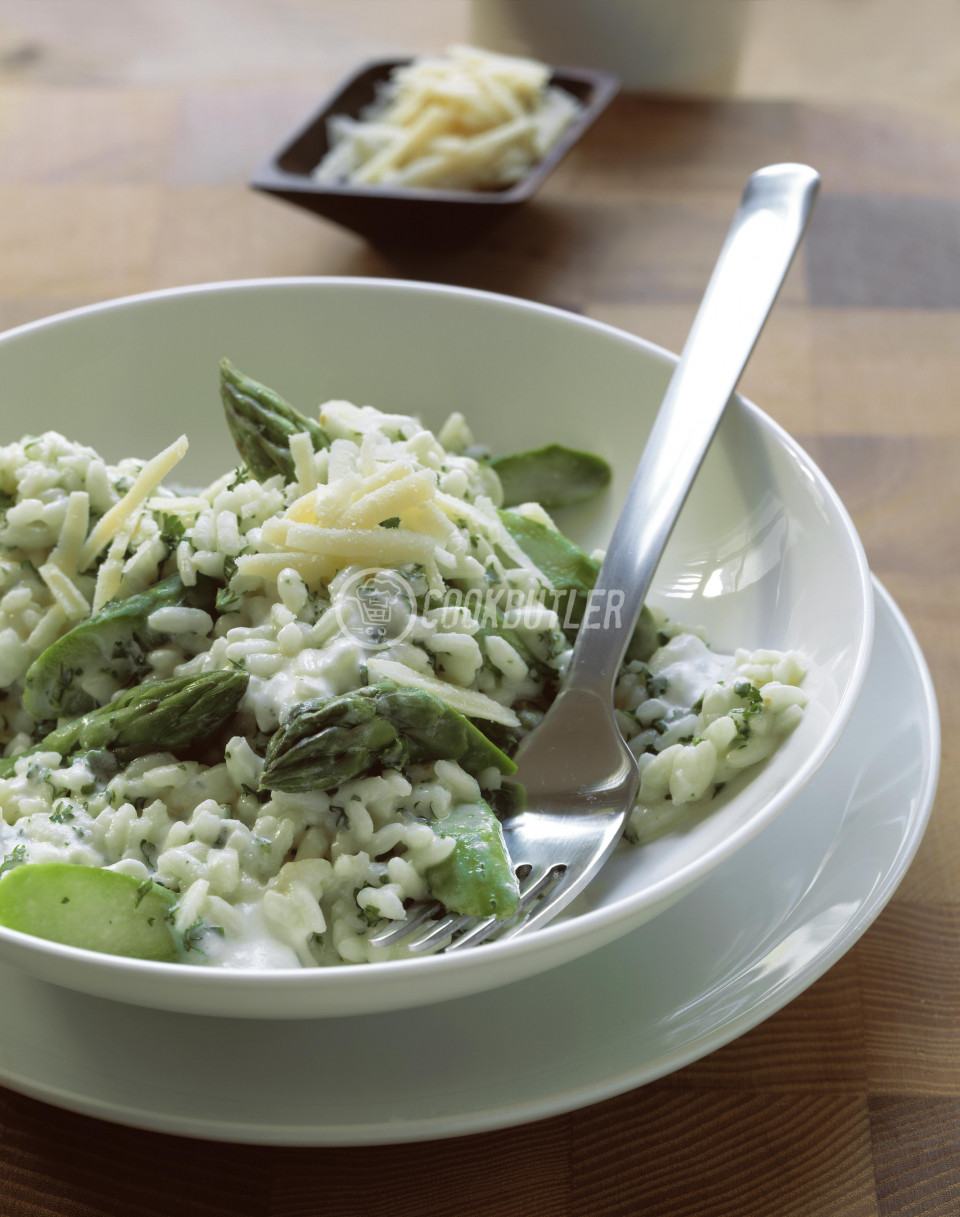 Risotto agli asparagi (Risotto with green asparagus and cheese) | preview