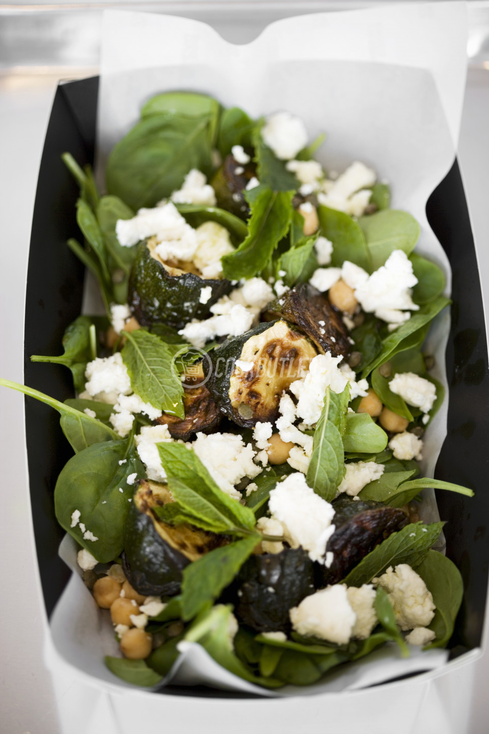 Grilled courgette with spinach, goat cheese and chickpeas | preview