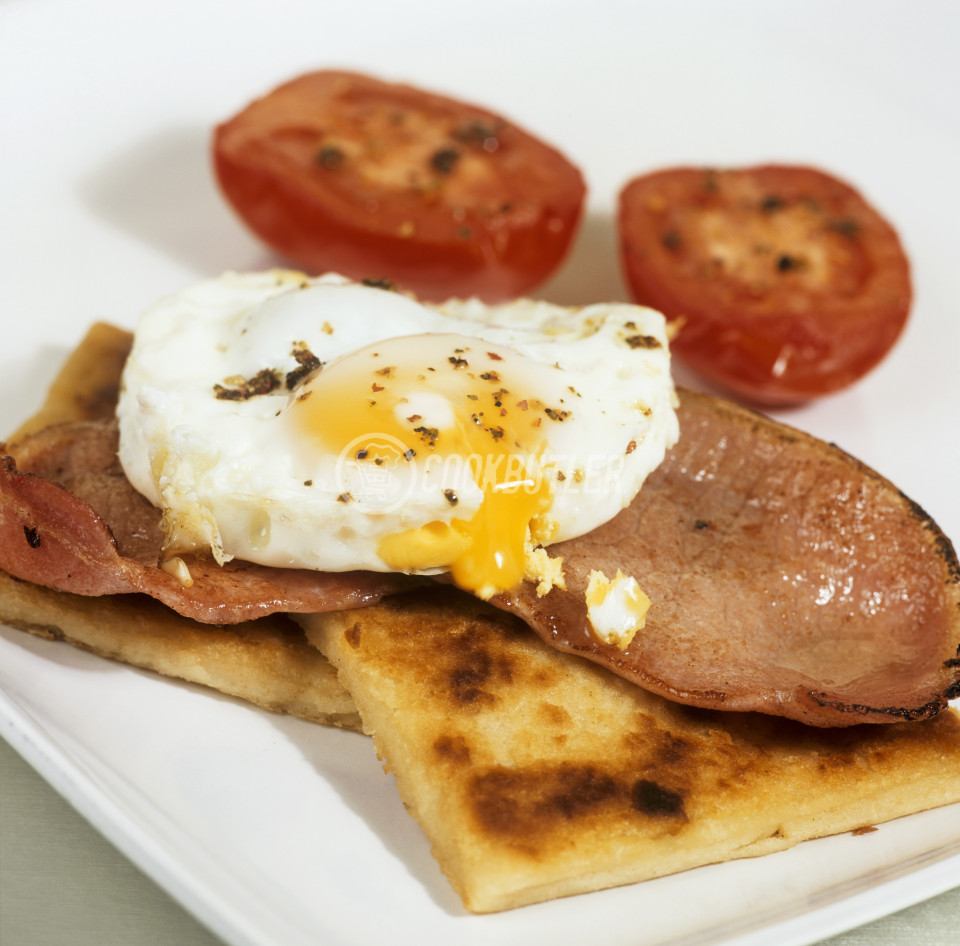 Bacon and egg on farls (fried potato bread, Ireland) | preview