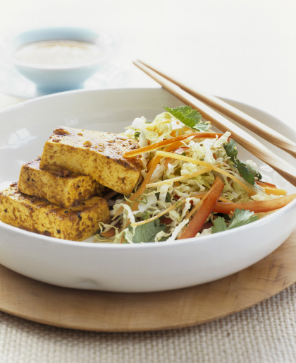 Chinese cabbage salad with curried tofu
