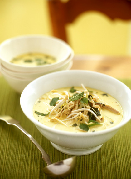 Coconut soup with chicken and sprouts (Thailand)
