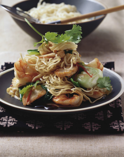 Indonesian stir fried noodles with shrimps and chicken