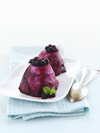 Summer pudding with blueberry sauce (diet)