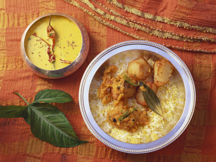 Ek Handi Nu Dal Bhaat (dish with rice and potatoes, India)