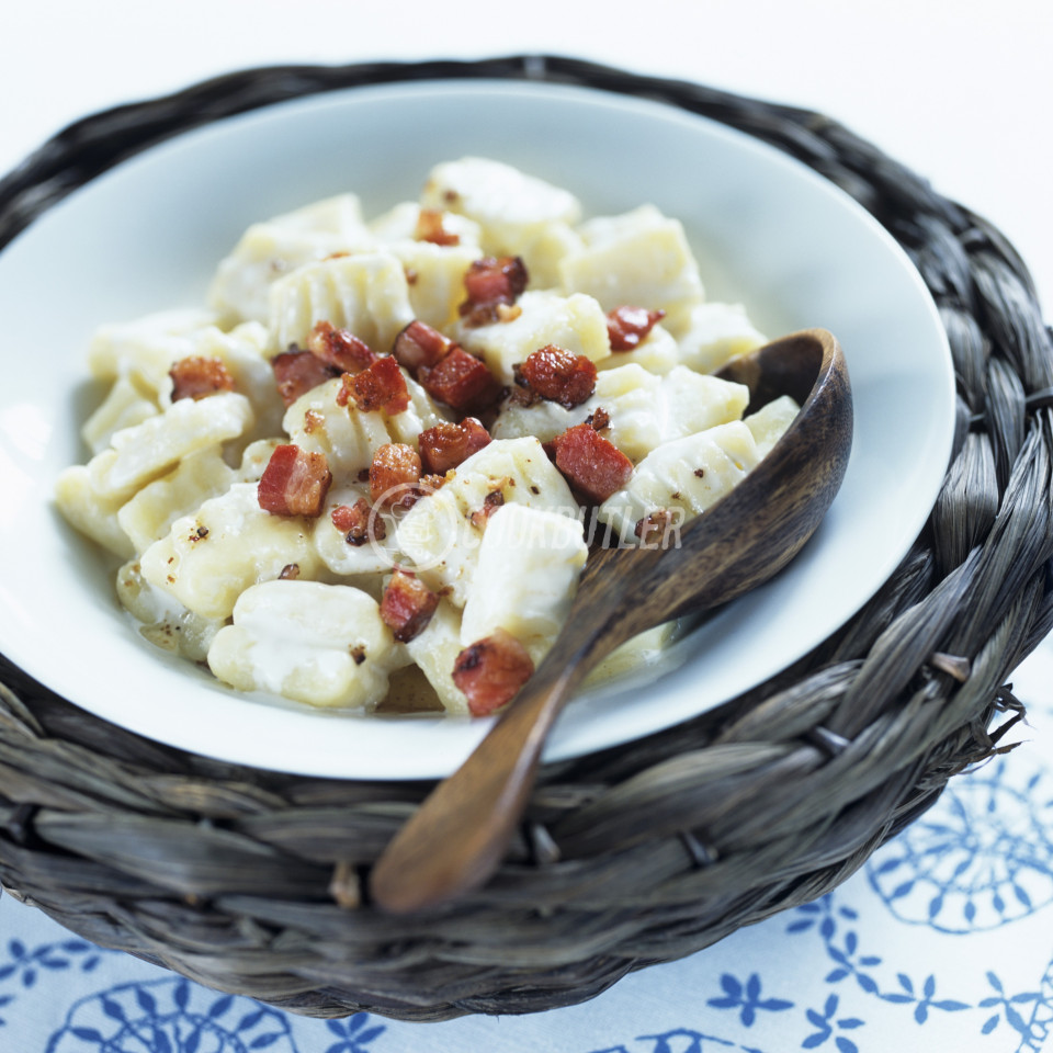 Halusky (Slovakian noodles) with fried diced bacon | preview
