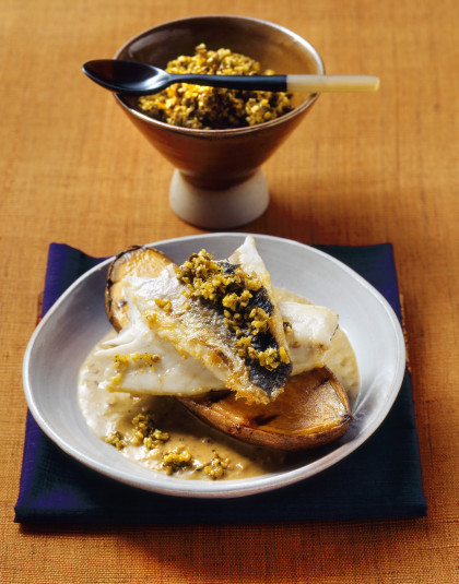 Indian-style sea bass with peanut sauce and spicy onions