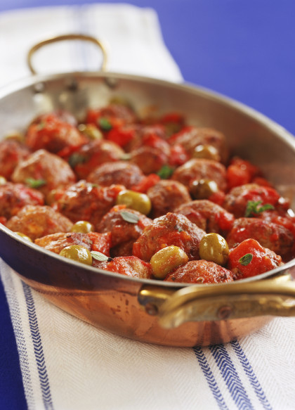 Meatballs with tomatoes and olives (Greece)