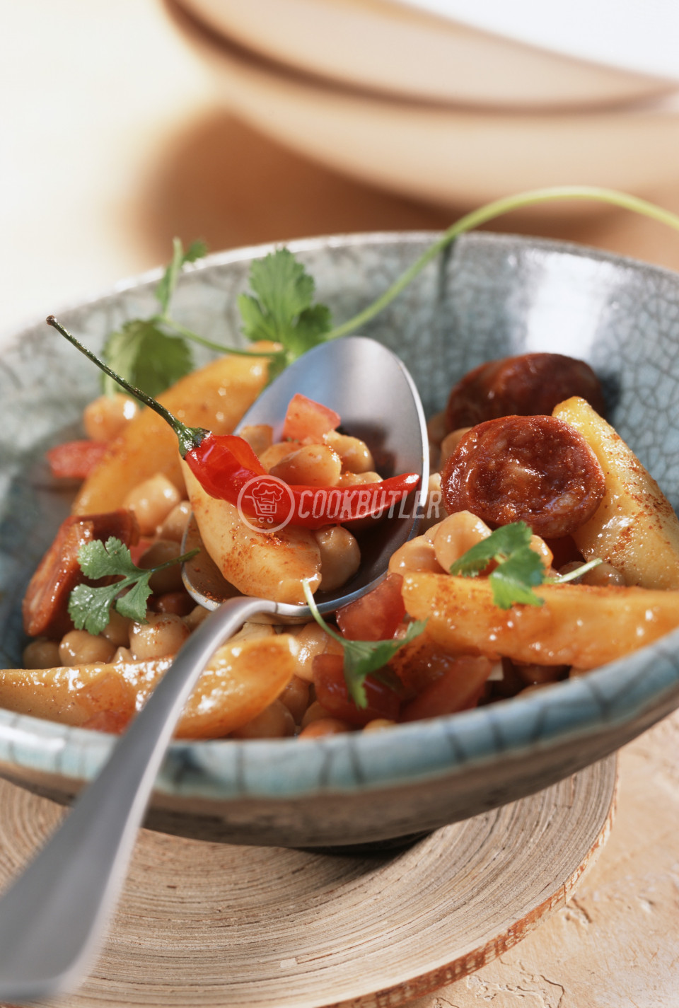 Potato and chick-pea chilli with paprika sausage | preview