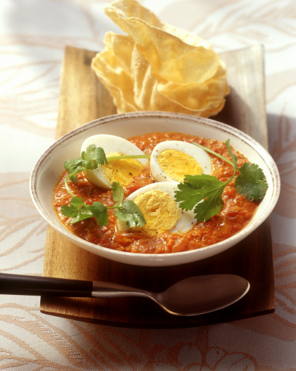 Curried tomatoes with eggs