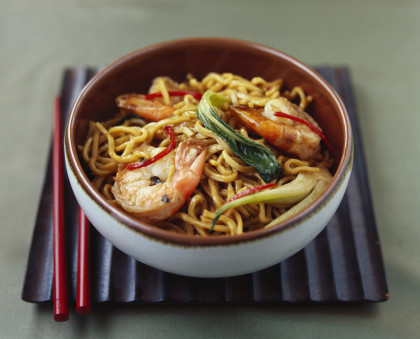 Noodles with shrimps and vegetables