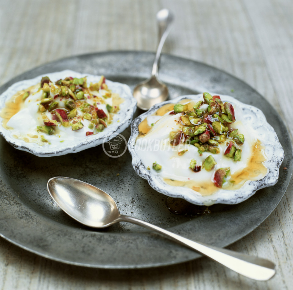 Greek yogurt with honey and pistachios | preview