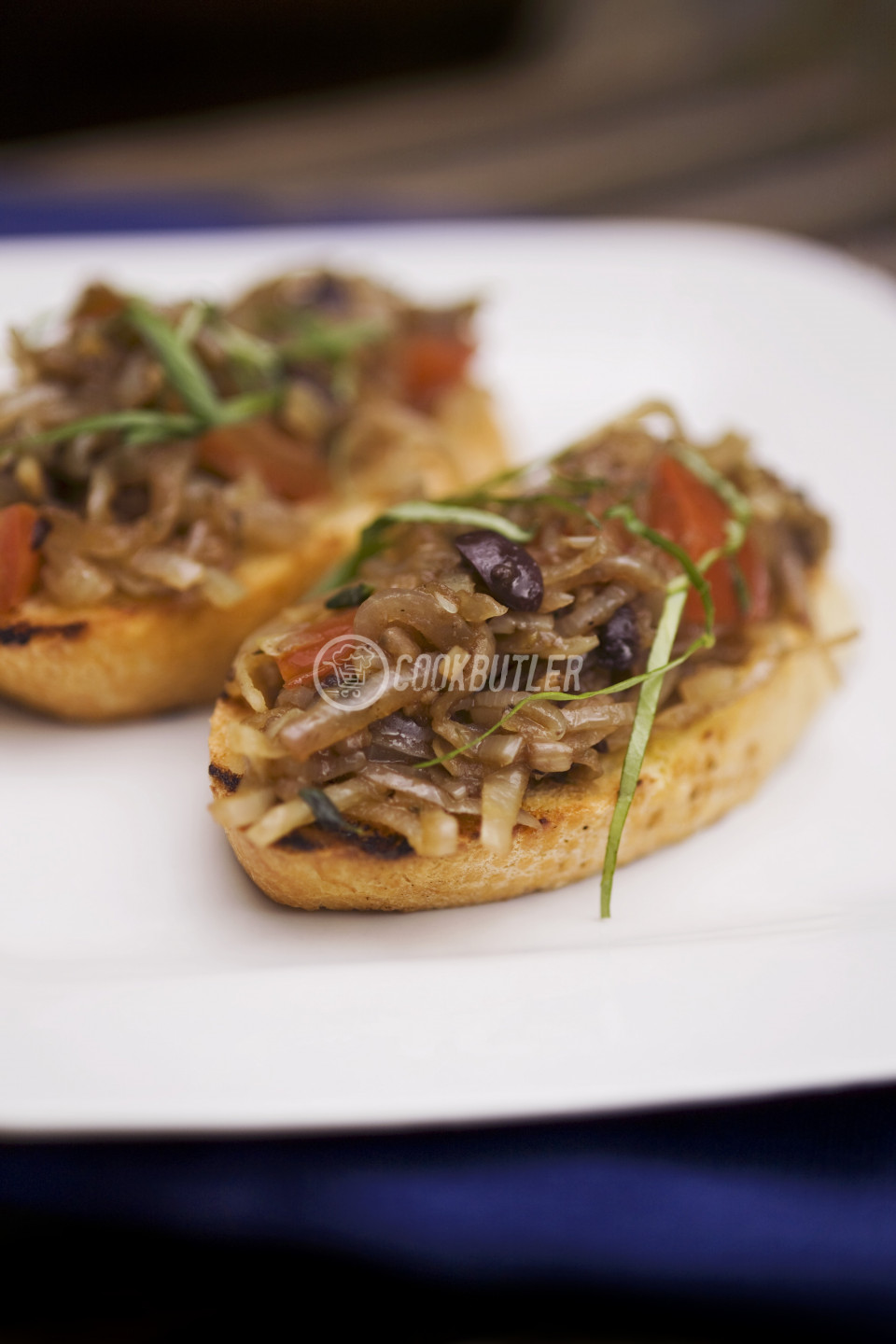 Red onion and olive bruschetta | preview