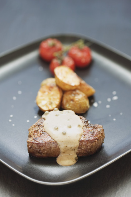 Steak with pepper sauce and saute potatoes