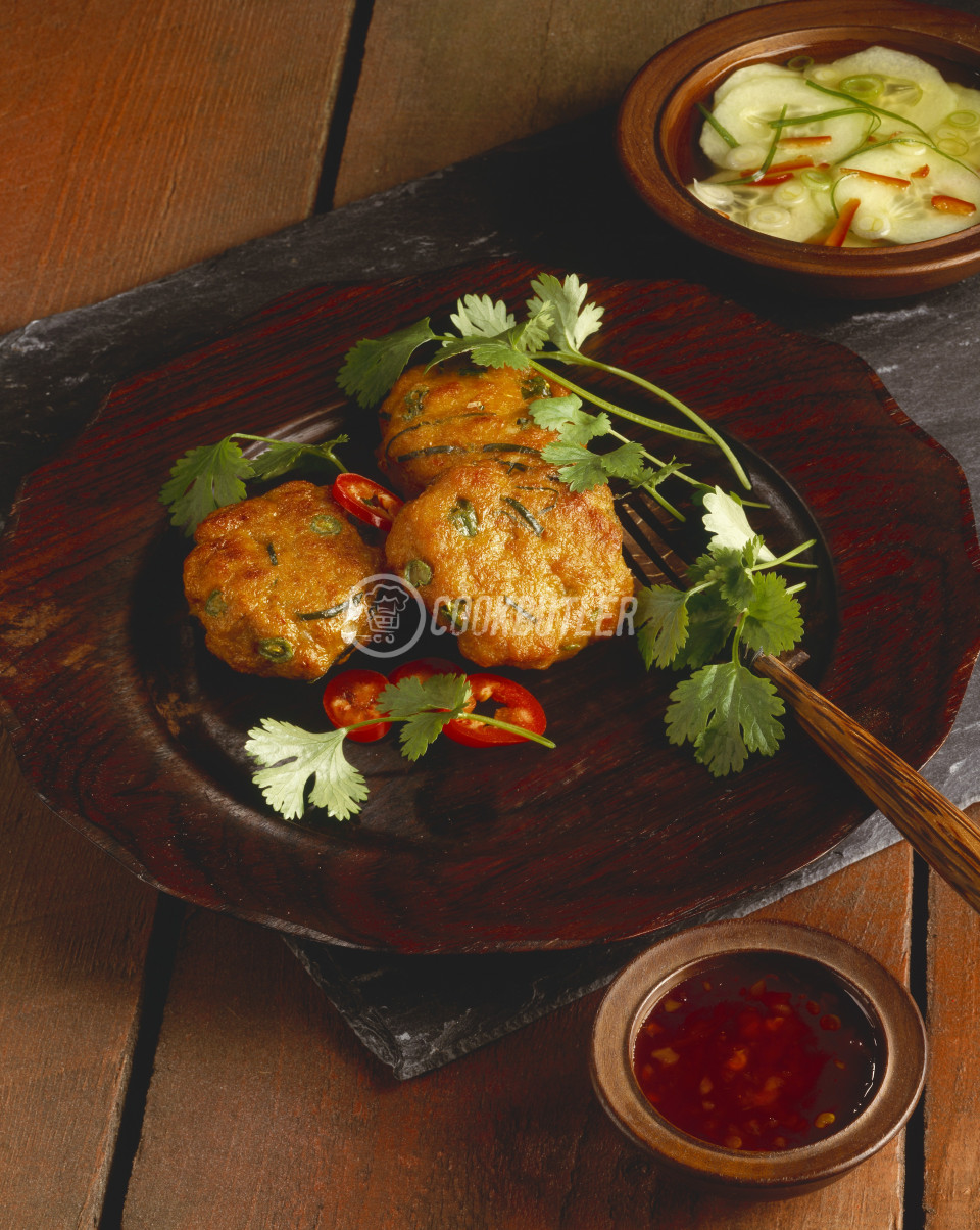 Gluten-free Tod Mun Pla with cucumber salad (Thai fish cakes) | preview