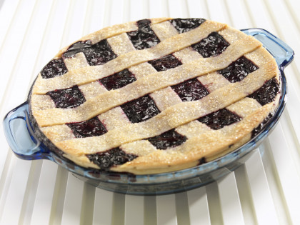 Blueberry pie with lattice crust (USA)