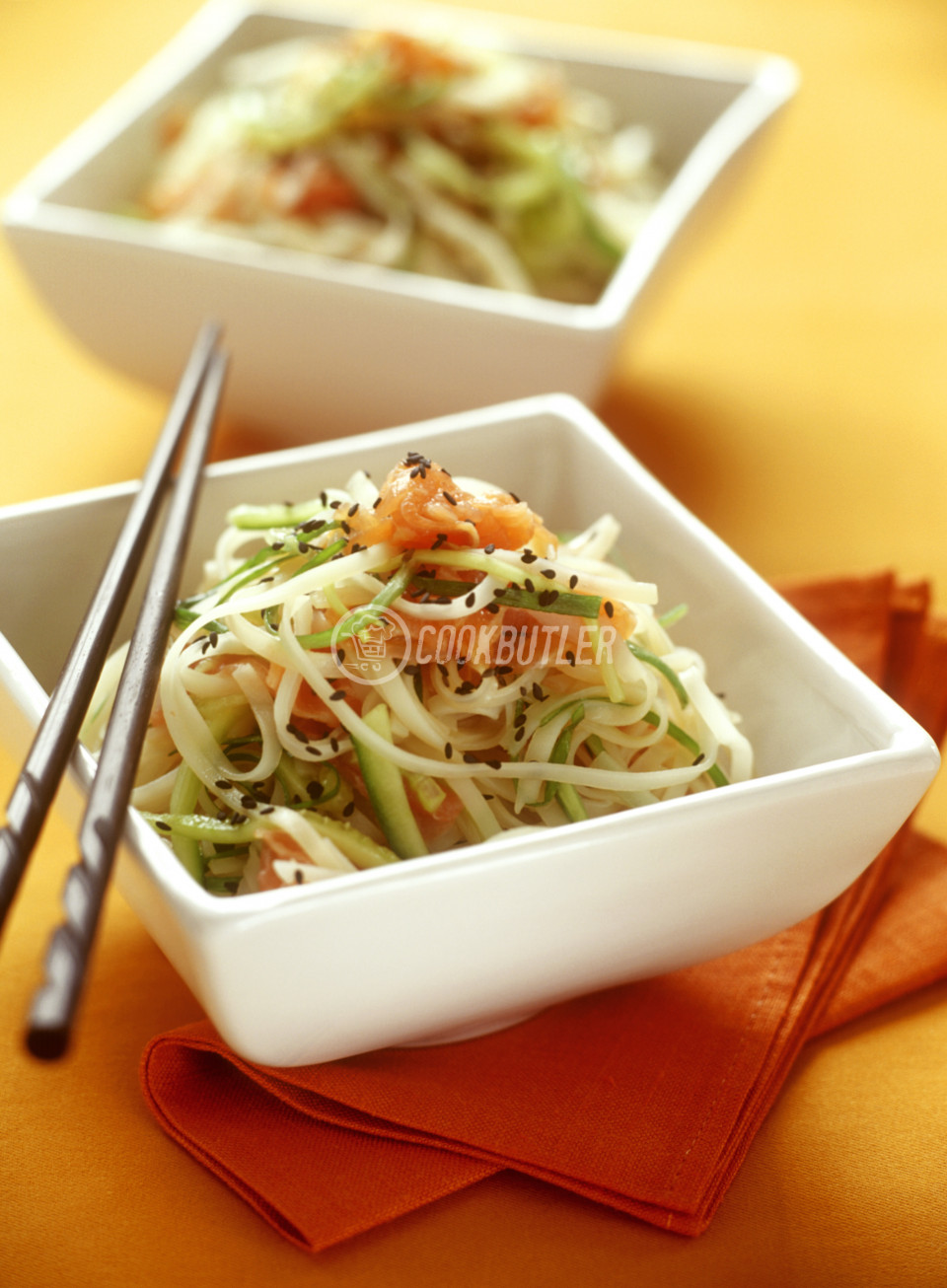 Japanese noodle salad with salmon | preview