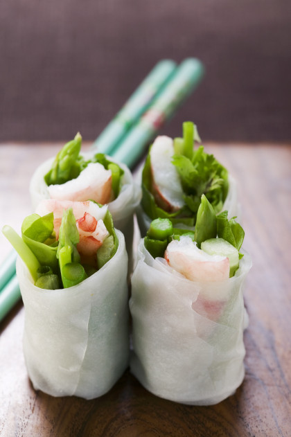 Vietnamese spring rolls with asparagus and prawns