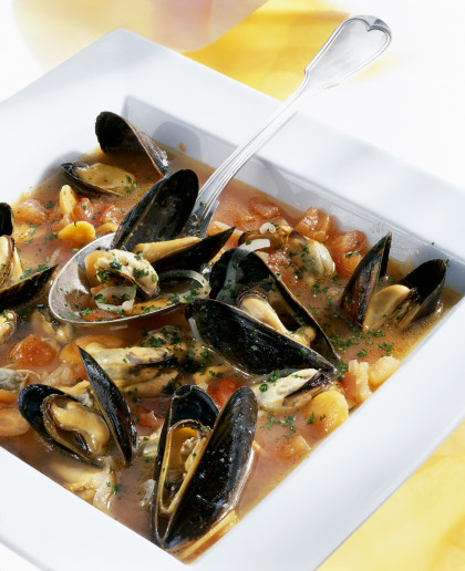 Zuppa di cozze (Mussel soup with tomatoes, Italy)