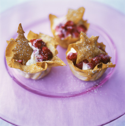 Filo pastry shells with vanilla cream and raspberries