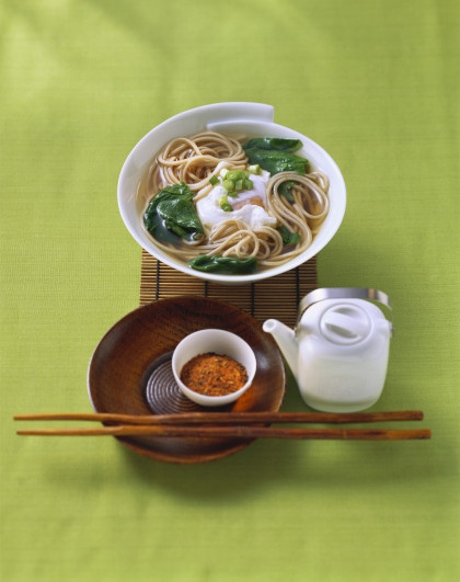 Soup with soba noodles, spinach and poached egg (Japan)
