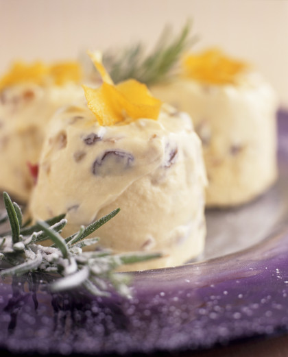 Frozen yogurt with rosemary and candied fruit