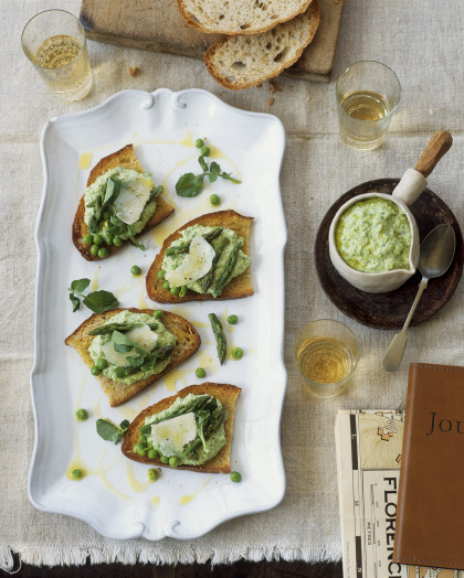 Crostini all'arretina (Toasted bread with pea and asparagus purée)