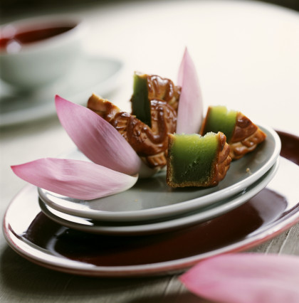 Moon cake (cake filled with fruit pulp, China)