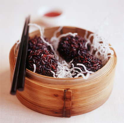 Meatballs with red rice and fried glass noodles