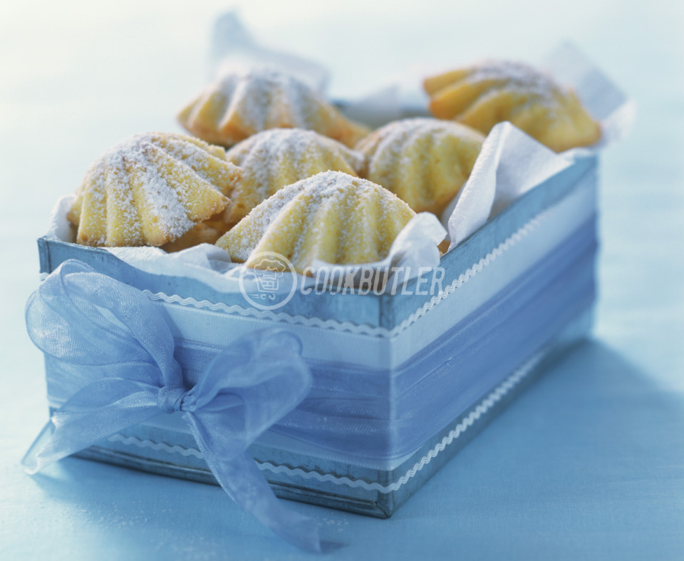 Madeleines (small French cakes) | preview