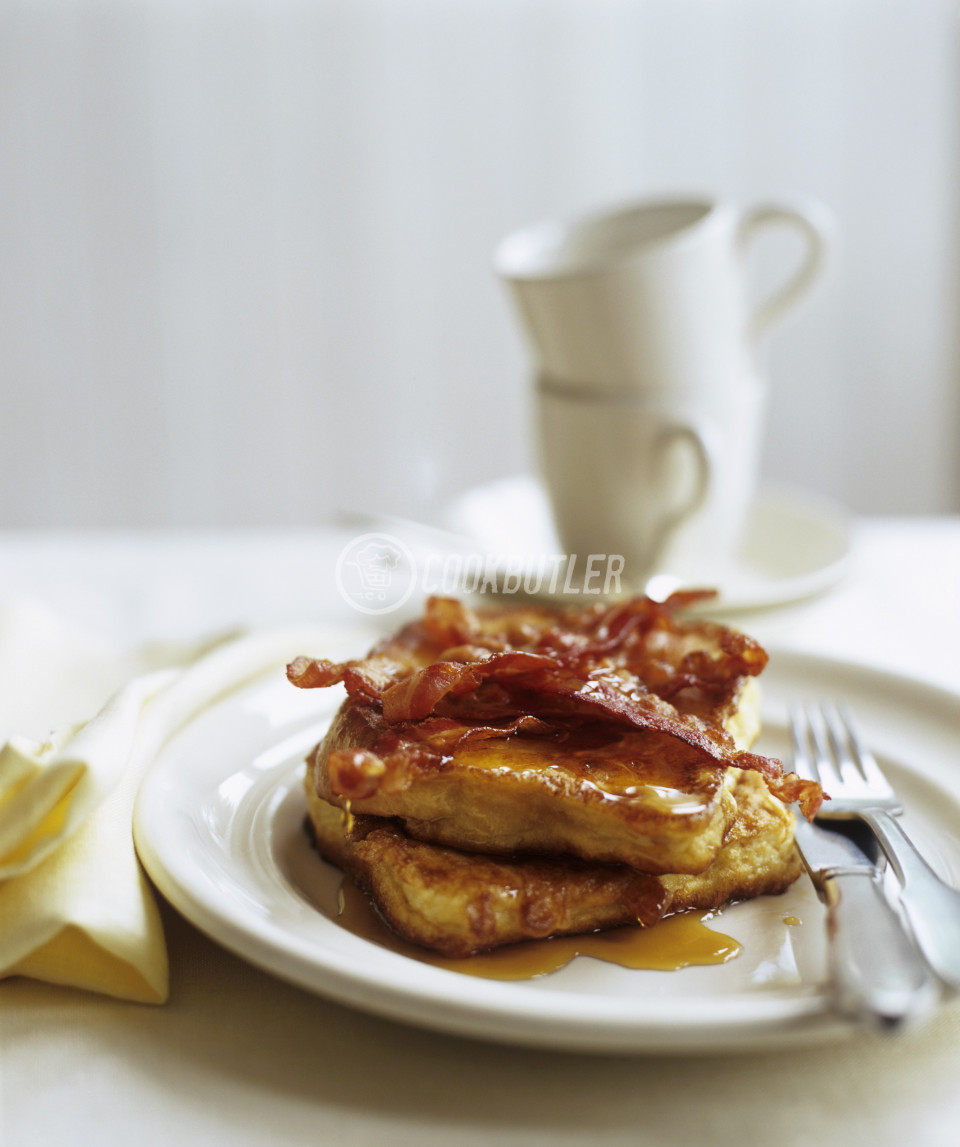 French toast with bacon and maple syrup | preview