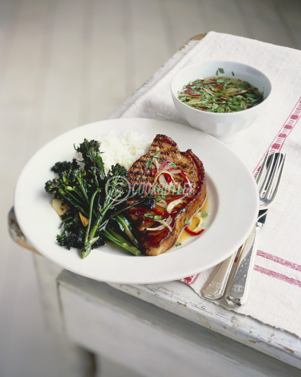 Thai-style pork chop with broccoli | preview