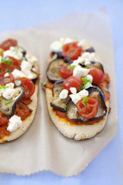 Pita bread pizzas with aubergines (aubergines), cherry tomatoes, feta