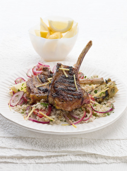 Lamb chops with harissa and couscous with artichokes