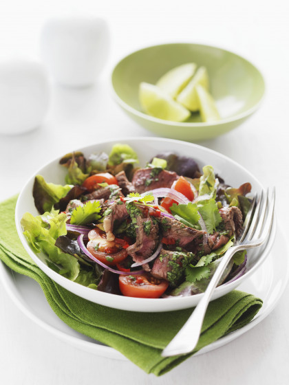 Beef salad with tomatoes and fresh coriander (Thailand)