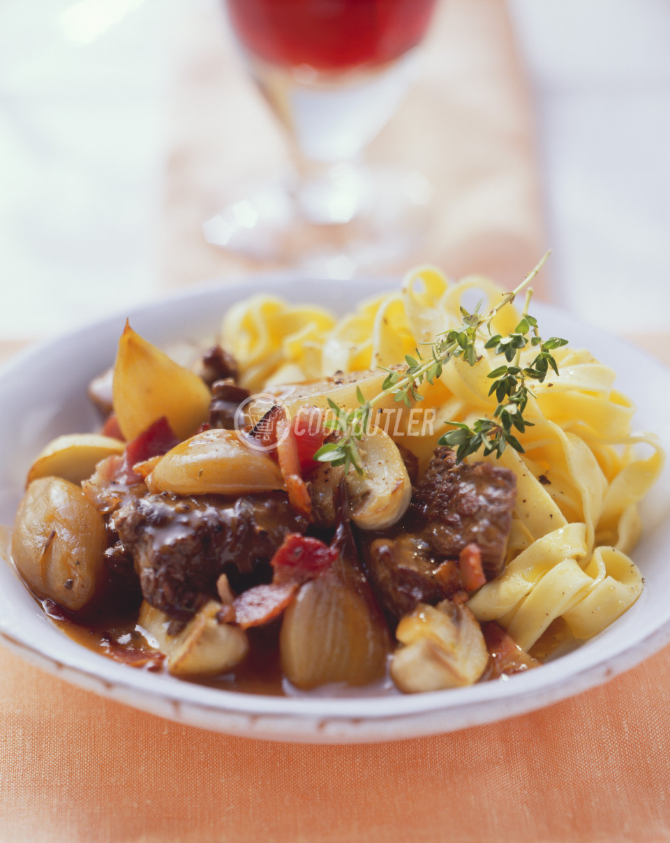 Boeuf bourguignon on ribbon noodles | preview